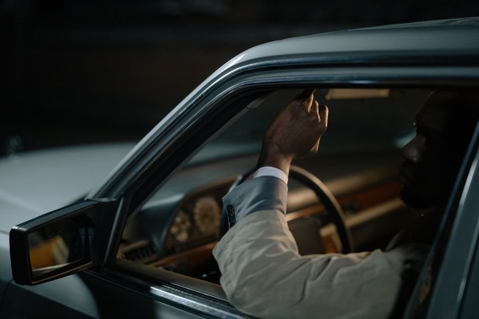 driver alone car