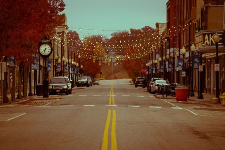 Sunday Is the Hardest Day to Judge a Town