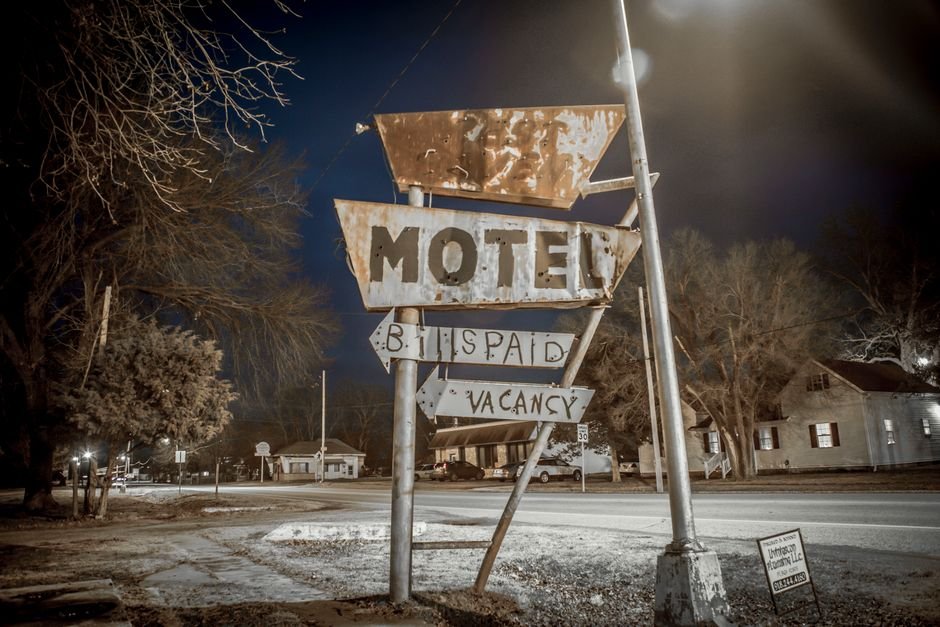 motel office vacancy